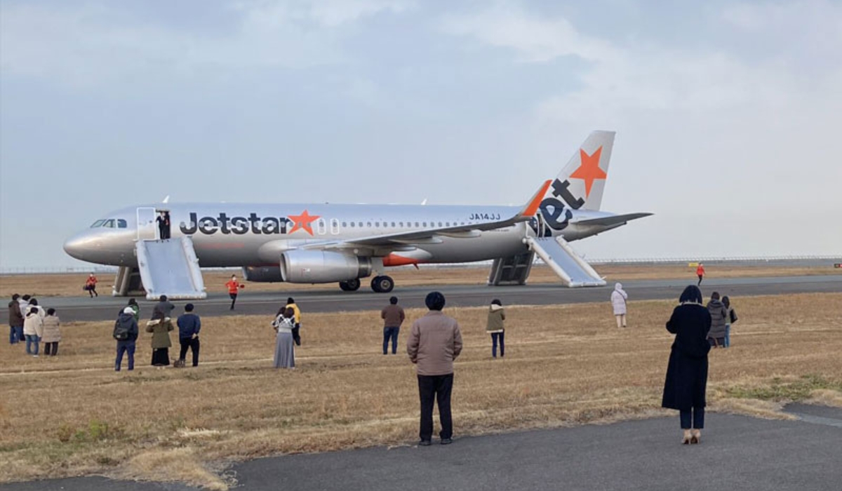 Japanese Passenger Plane Makes Emergency Landing after Bomb Threat